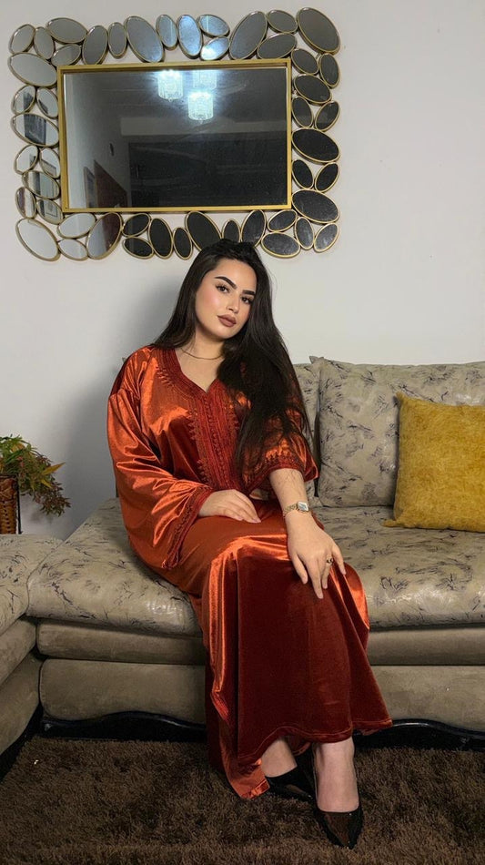 Caftan "Hor Ain" en Velours Soyeux - Élégance Marocaine Traditionnelle