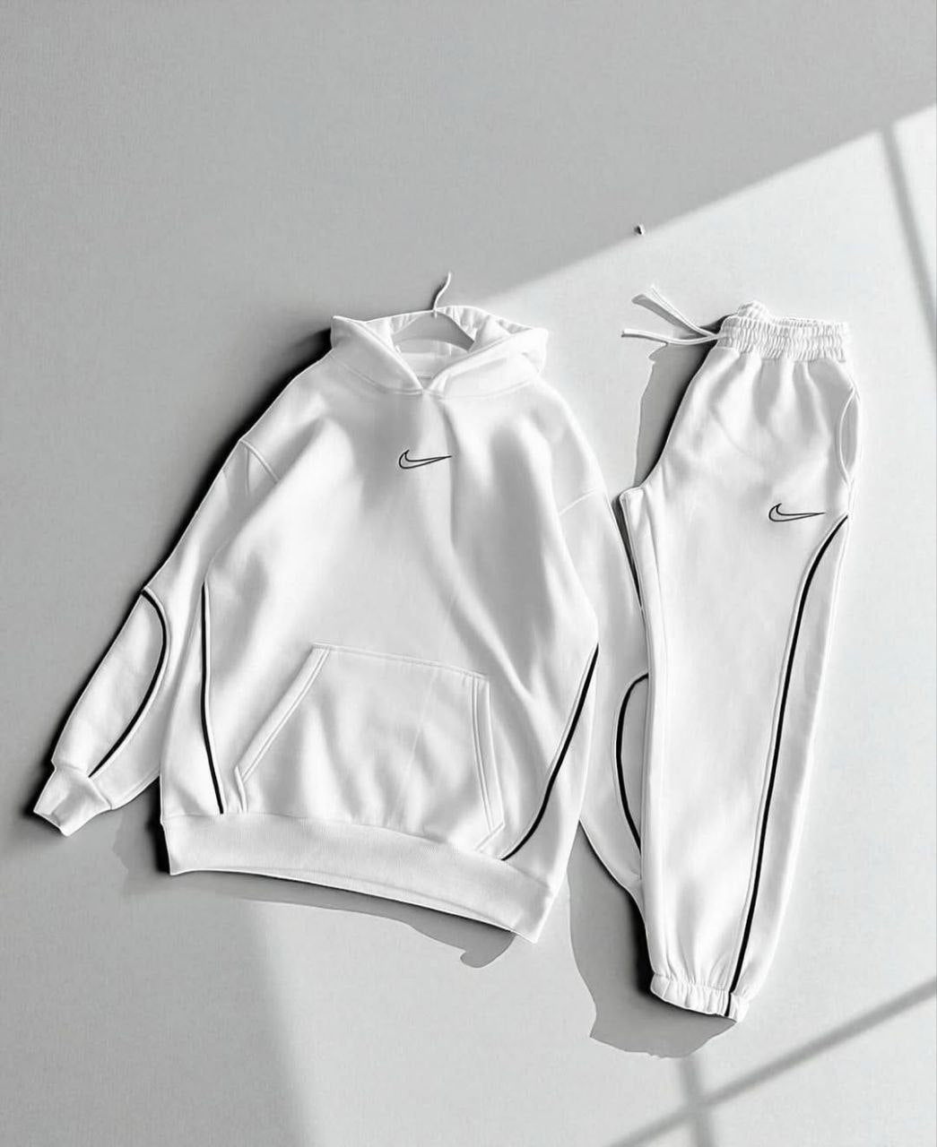 Ensemble NIKE Sport Hoodie & Pantalon Premium - Style Urbain & Confort