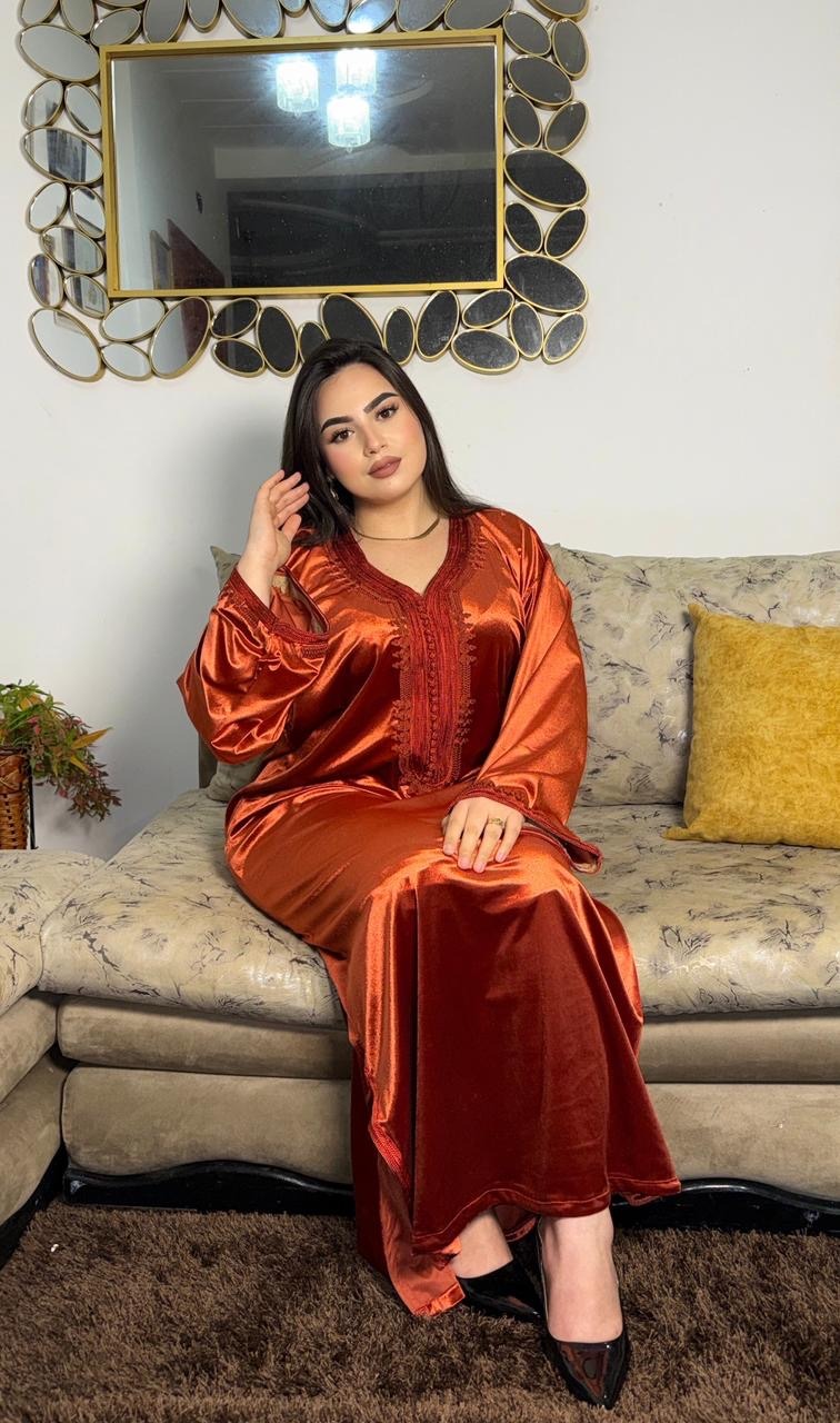 Caftan "Hor Ain" en Velours Soyeux - Élégance Marocaine Traditionnelle