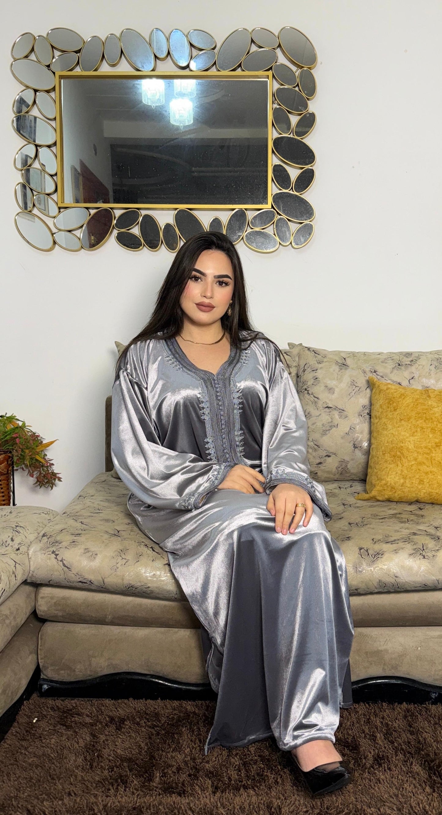 Caftan "Hor Ain" en Velours Soyeux - Élégance Marocaine Traditionnelle