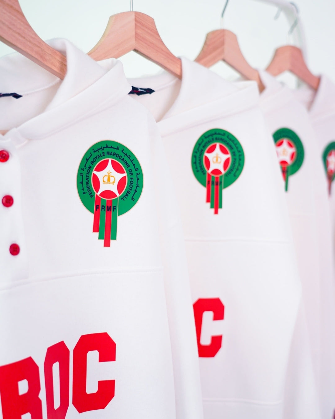 Sweat à Capuche Maroc Unisexe – Blanc & Rouge – Collection Officielle