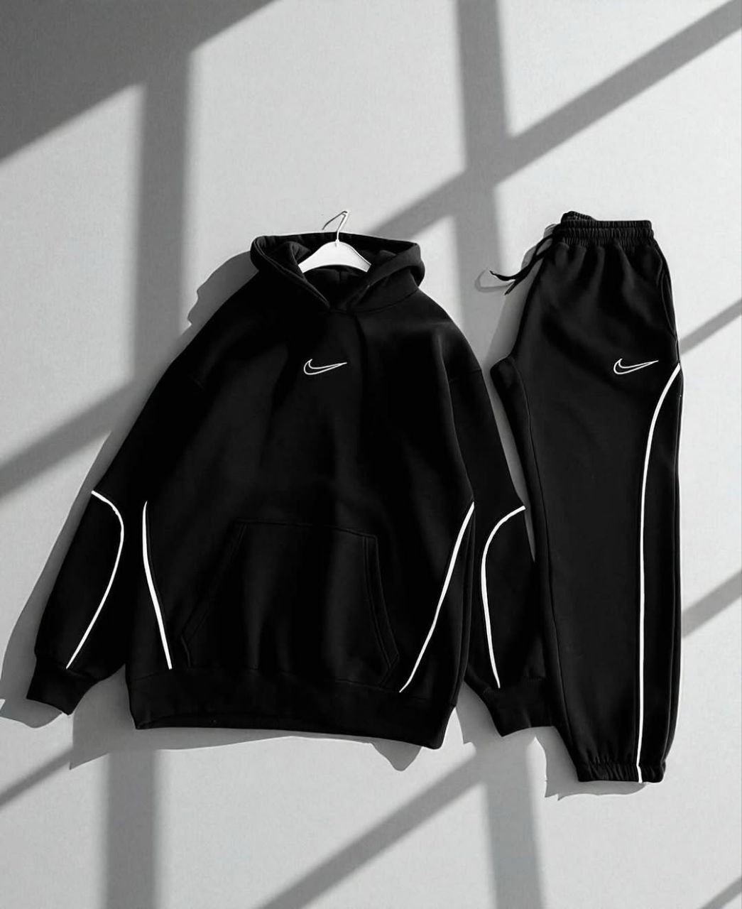 Ensemble NIKE Sport Hoodie & Pantalon Premium - Style Urbain & Confort
